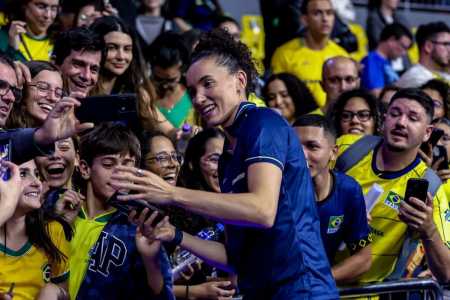 Gabi sente desconforto na lombar e está fora da 3ª etapa da VNL
