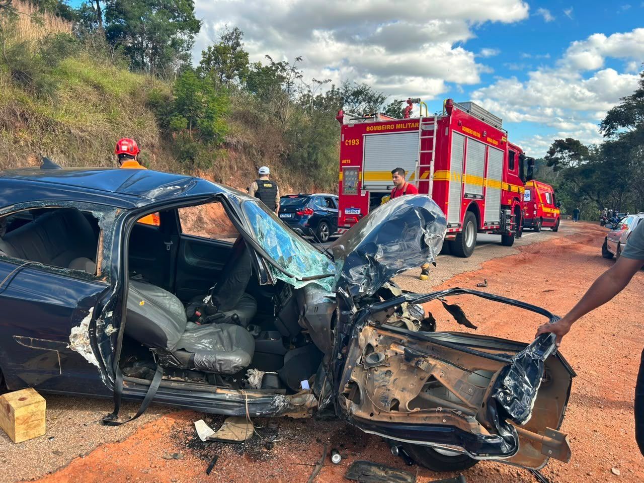 Acidente deixa quatro pessoas da mesma família feridas em Lavras