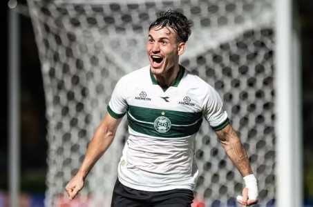 Lavega, atacante do Coritiba