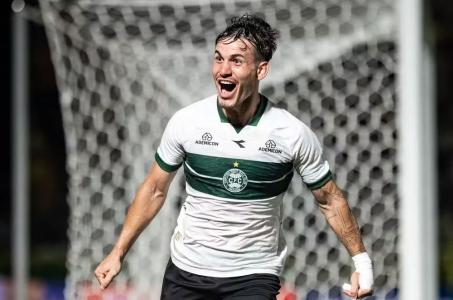 Lavega, atacante do Coritiba