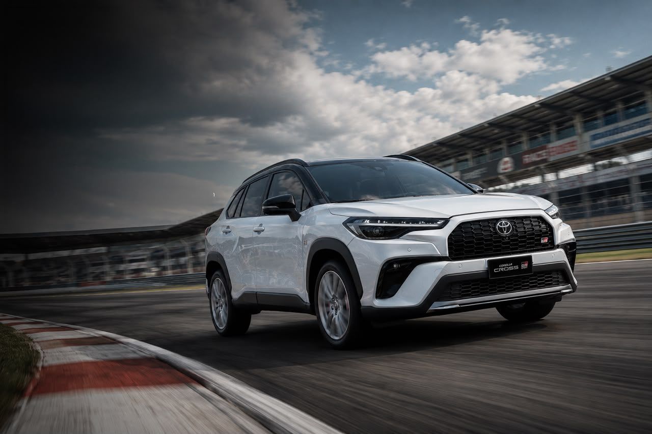 Corolla Cross 2027 muda e começa pela versão GR