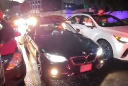 Torcedores do México fazem buzinaço na porta do hotel da Seleção Equatoriana