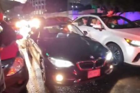 Torcedores do México fazem buzinaço na porta do hotel da Seleção Equatoriana