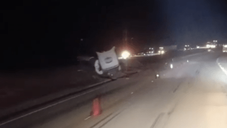 BR-381 foi fechada por causa de acidente com carreta
