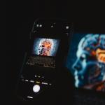 Além da senha: como a biometria multimodal e a IA combatem fraudes bancárias