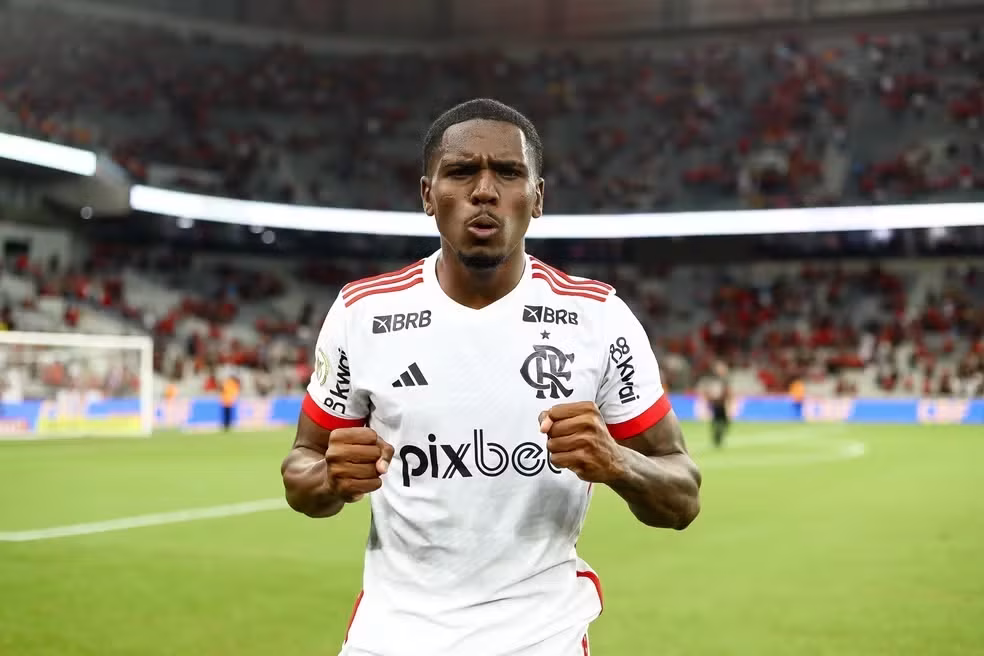 Evertton Araújo comemora gol pelo Flamengo