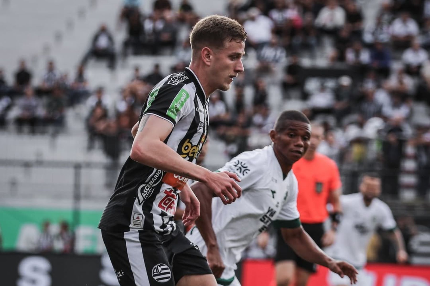 Athletic perde pênalti e tem um expulso, mas arranca empate com Goiás na Série B