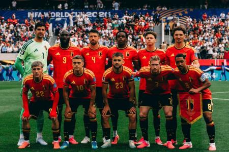 Time da Bélgica, com Courtois como goleiro, contra o Irã, na Copa do Mundo de 2026