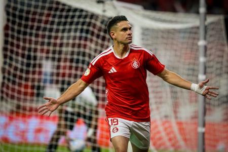 Rafael Borré em ação pelo Internacional