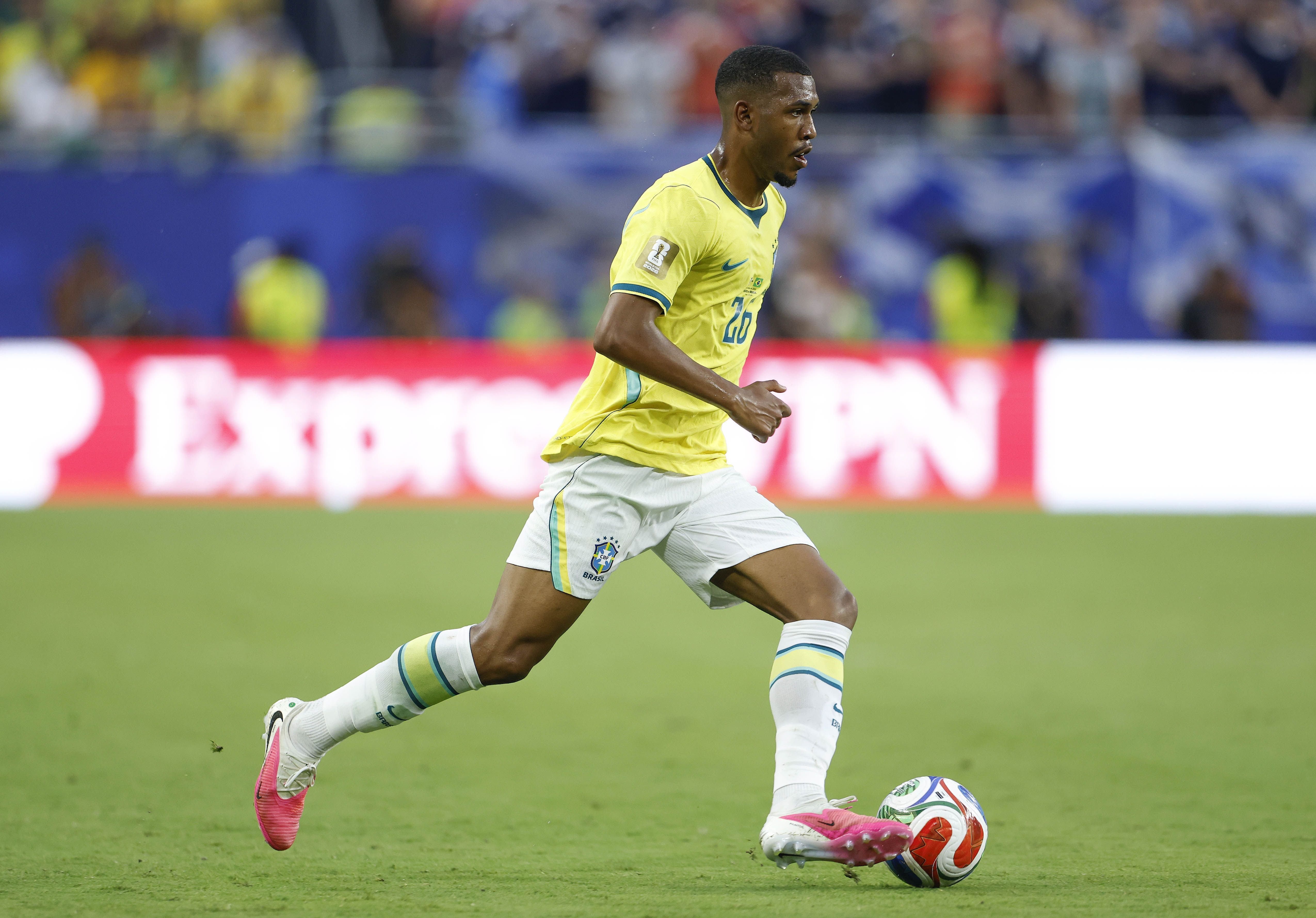 Destaque do Bournemouth na última temporada, Rayan entra na mira de clube árabe