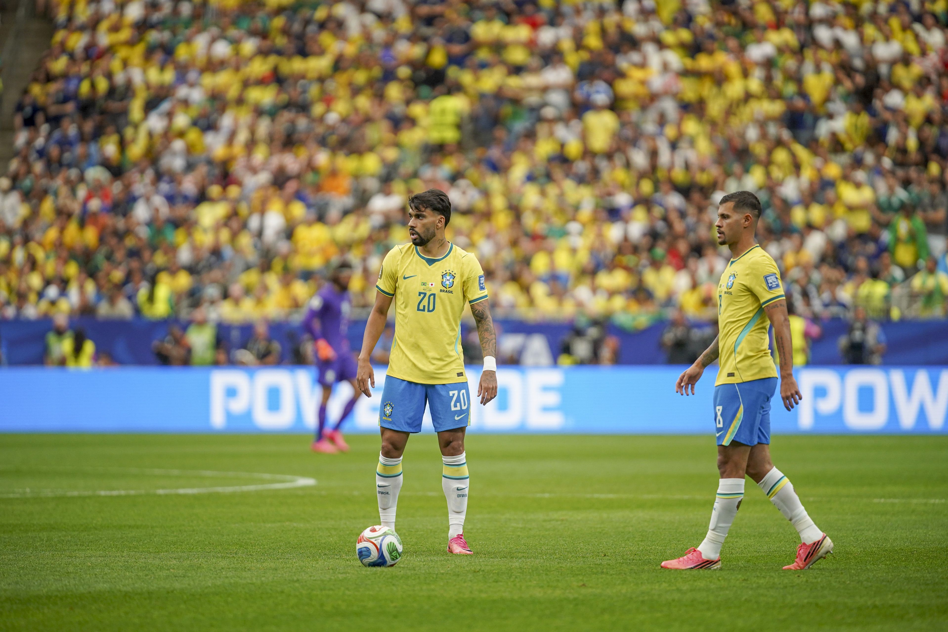 Lucas Paquetá vai às redes e se manifesta após lesão pelo Brasil