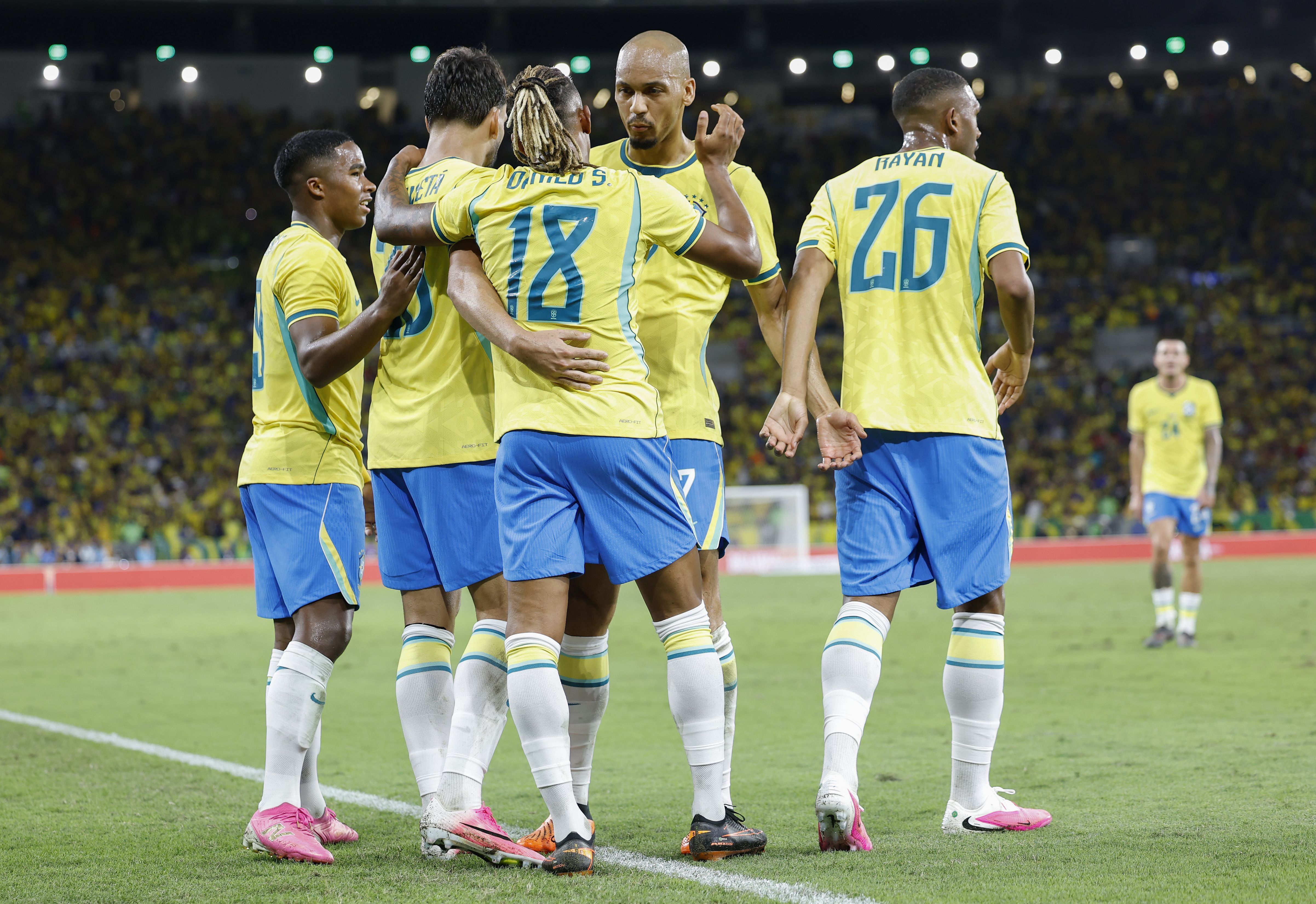 Volante do Brasil revela sonho de chegar à final da Copa e exalta Neymar: 'Líder'