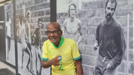 Ex-jogador passou por uma internação recentemente por um quadro de pneumonia
