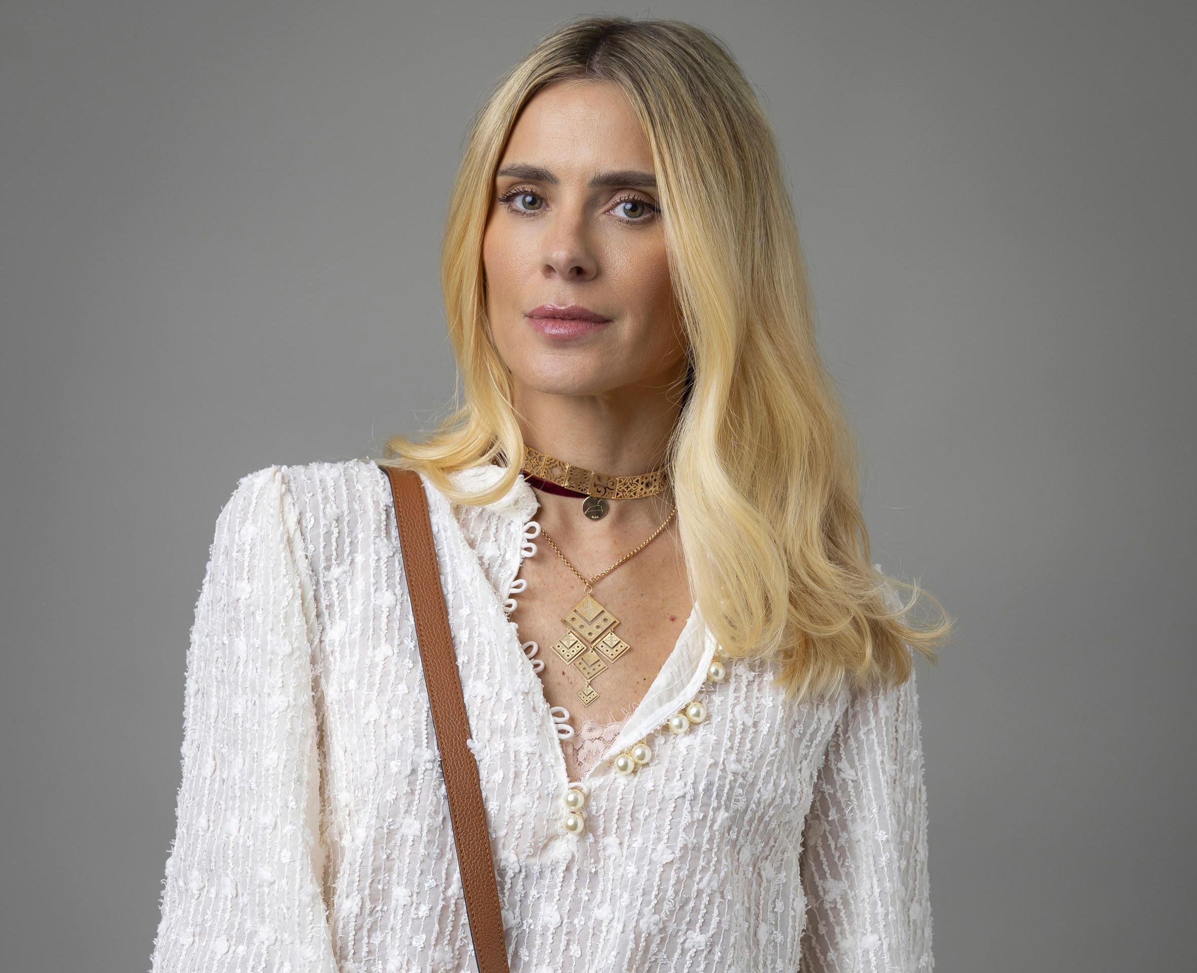 Carolina Dieckmmann recebe apoio de famosos após internação e diagnóstico