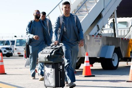 Casemiro com Birkin Multipocket 50, precificada a R$360.000, e Hermès Cabin R.M.S La Danse Des Chevaux • Rafael Ribeiro / CBF