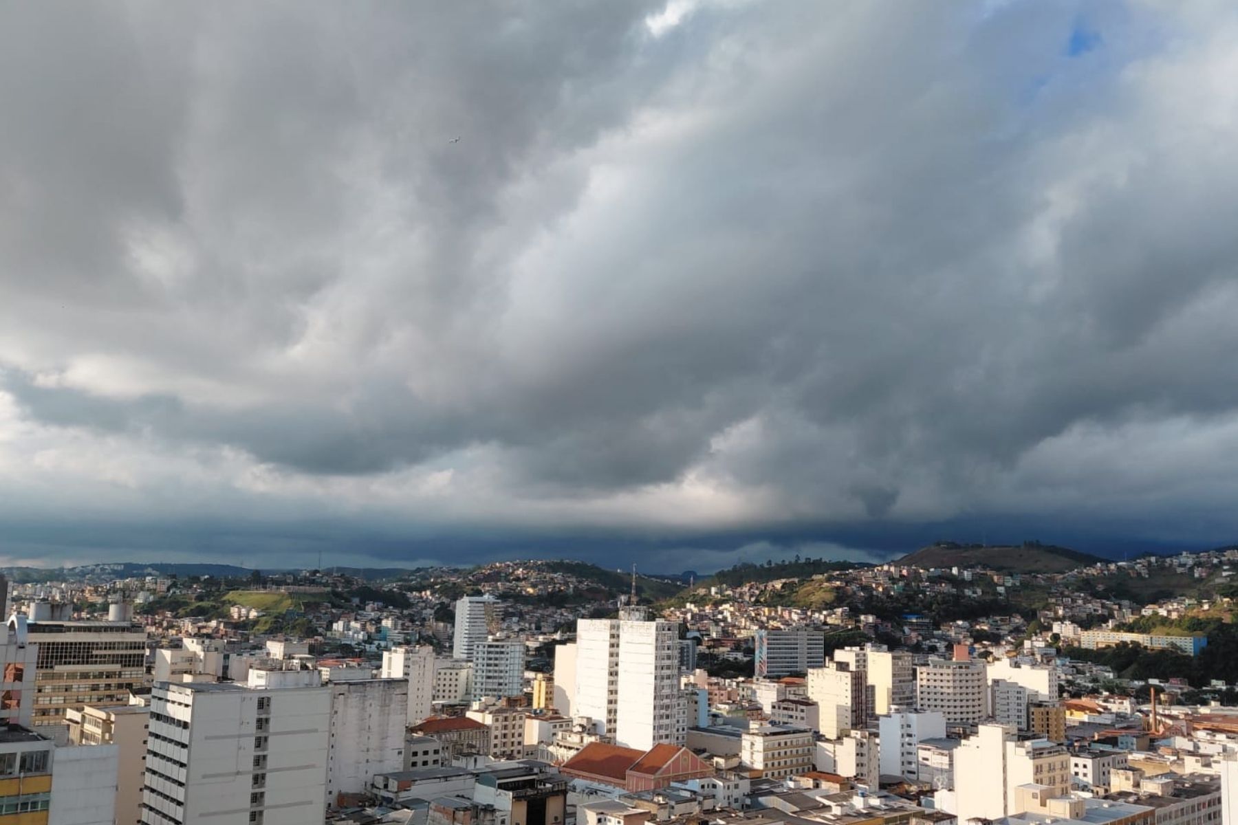 BH pode ter pancadas de chuva nesta segunda (15); confira previsão completa