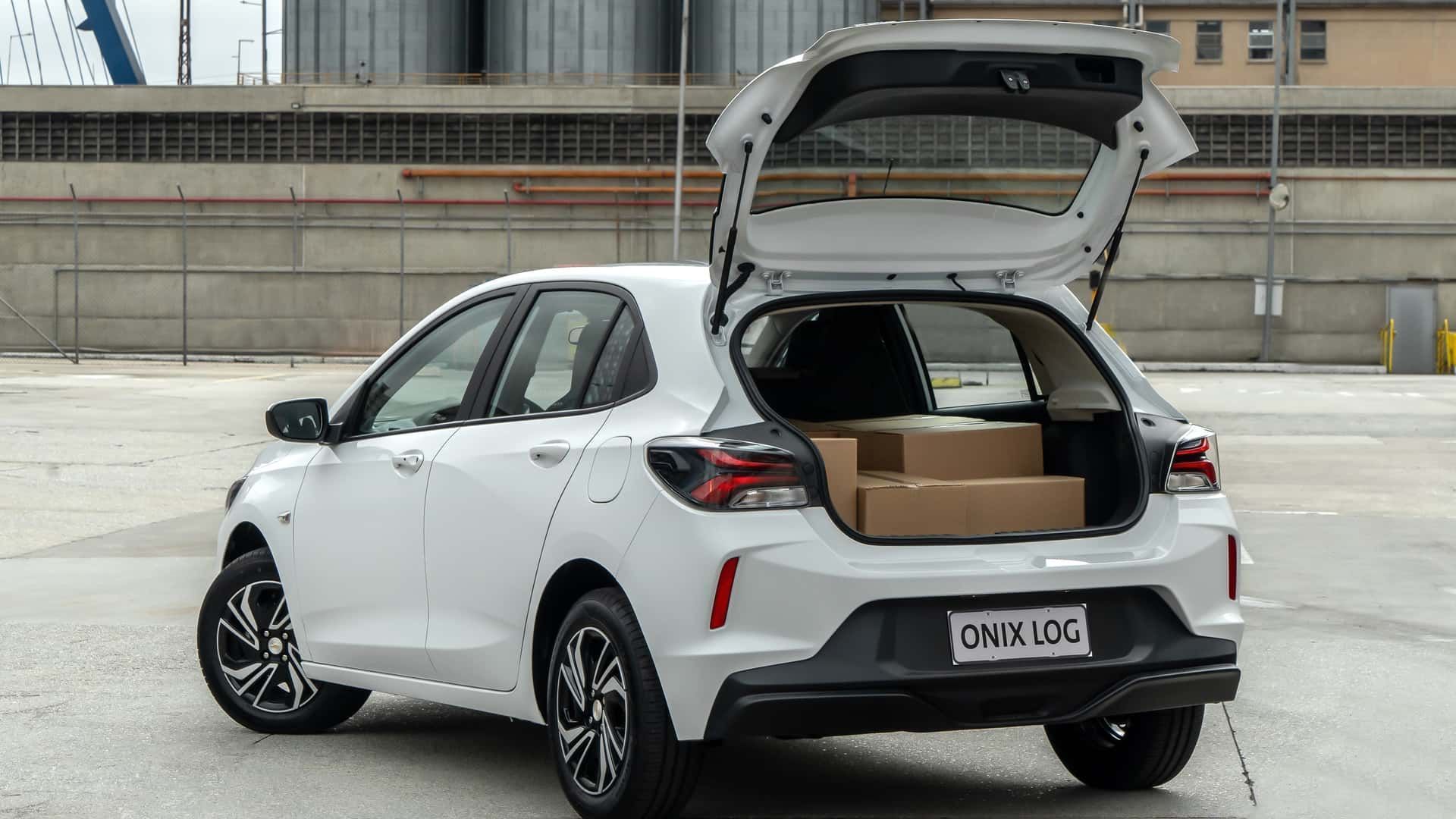 Chevrolet Onix LOG: como é a versão 'furgão' do hatch