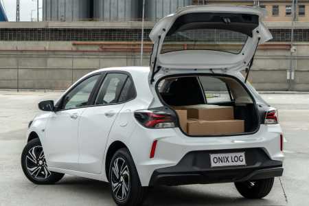 Chevrolet Onix LOG: como é a versão 'furgão' do hatch