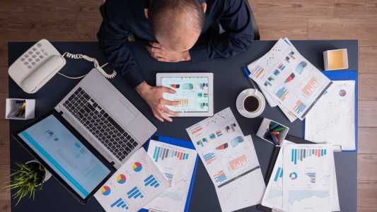 Organizar as finanças envolve uma relação mais consciente com o dinheiro, segundo especialistas