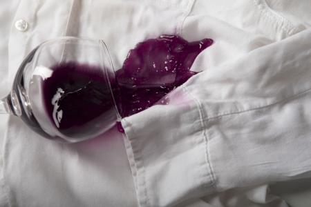 Dicas exclusivas ajudam a remover manchas de vinho de forma rápida e prática