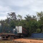 Batida entre caminhão e semirreboque mata uma pessoa em Montes Claros neste sábado