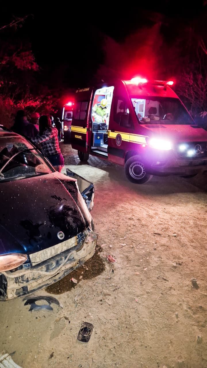 Colisão entre carro e caminhão deixa feridos na zona rural de Pedras De Maria Da Cruz