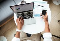 Como escolher uma plataforma financeira com bom histórico de atendimento?