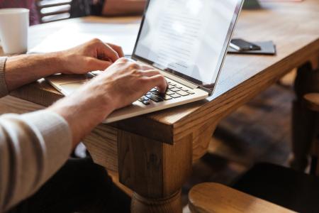 Mercado de leilões online cresce e se consolida no Brasil.