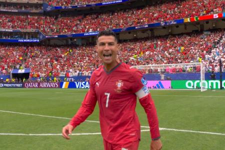 Cristiano Ronaldo apó brilhar contra Uzbequistão
