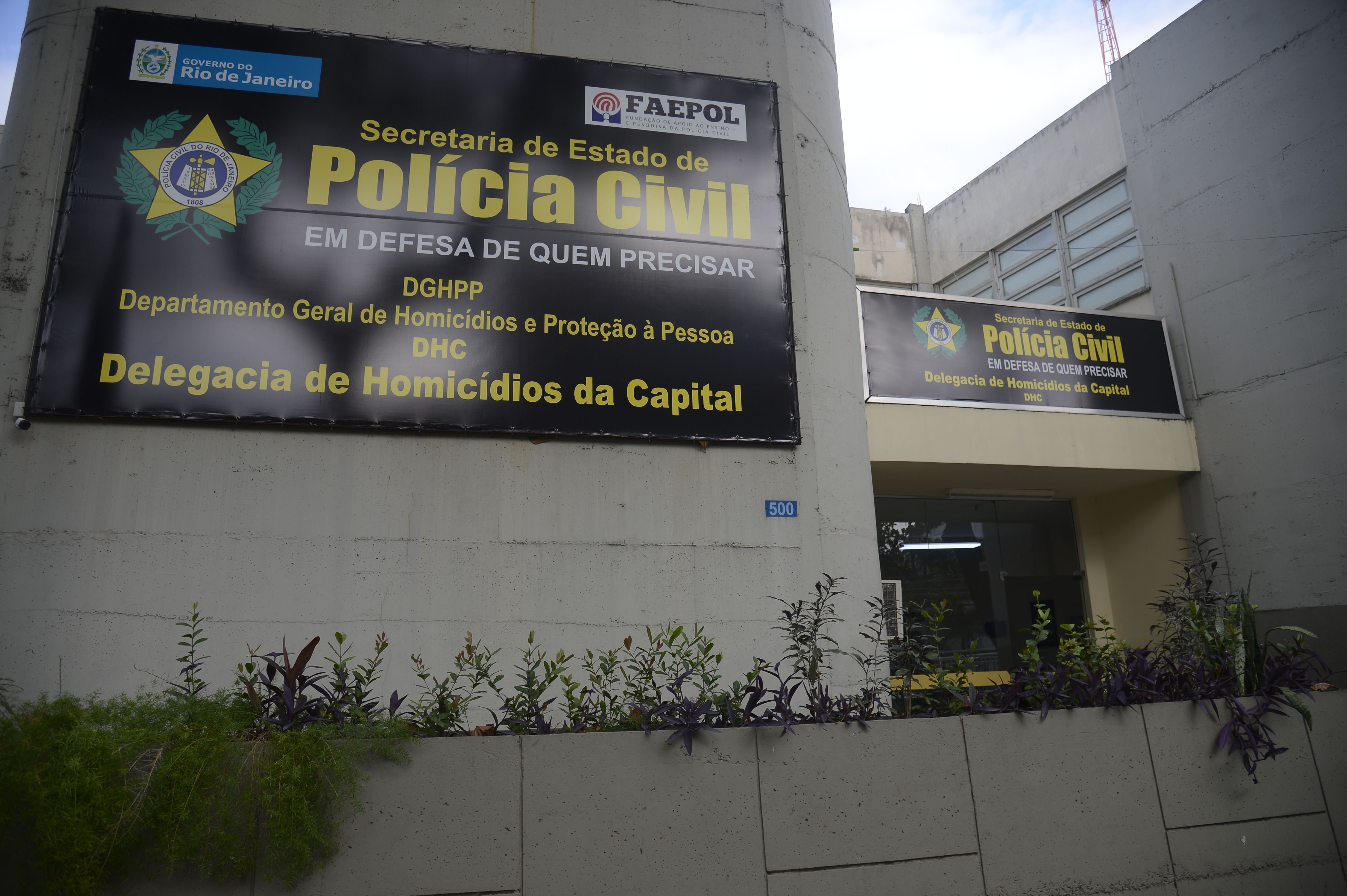 Motorista de aplicativo é encontrado morto com sinais de tortura na Zona Norte do Rio