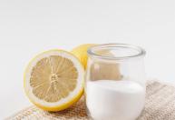 Misturar bicarbonato com suco de laranja natural: por que é recomendado e para que serve