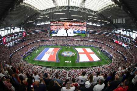 Entrada das seleções em campo em Inglaterra e Croácia, em Dallas