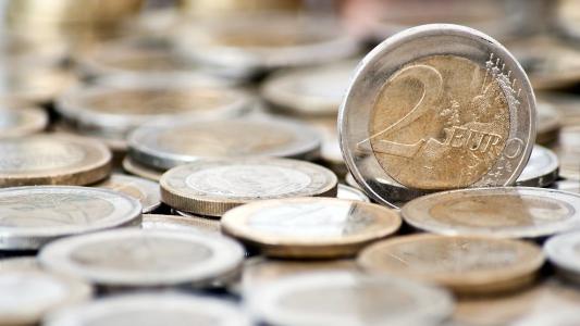 Há diferenças na cotação, que é influenciada por fatores como custos operacionais, taxas administrativas, entre outros