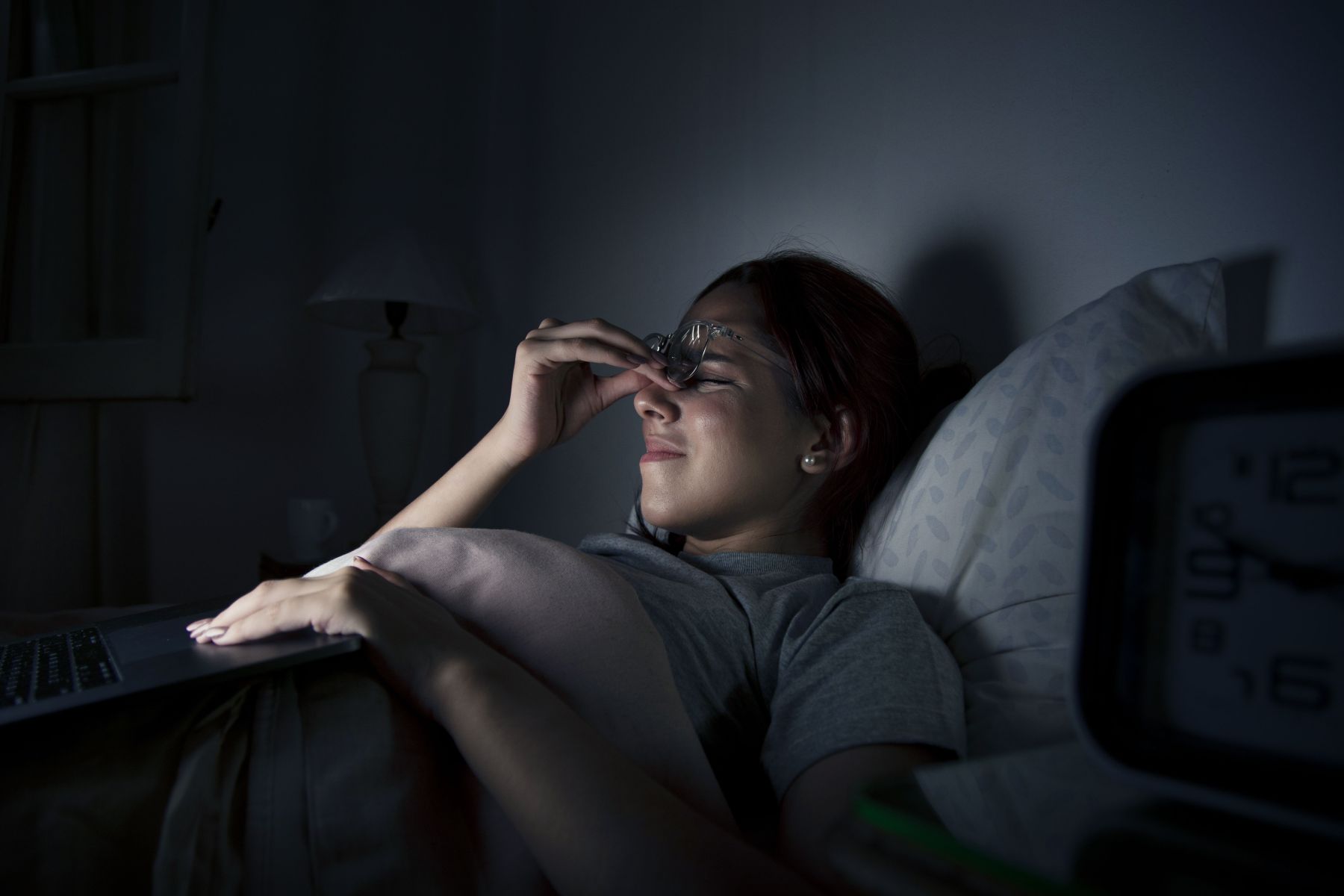 Acorda várias vezes durante a noite? Estas dicas exclusivas vão te ajudar a dormir melhor