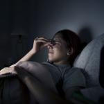 Acorda várias vezes durante a noite? Estas dicas exclusivas vão te ajudar a dormir melhor