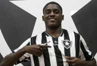Botafogo renova com joia da base Felipe Januário; veja tempo de contrato