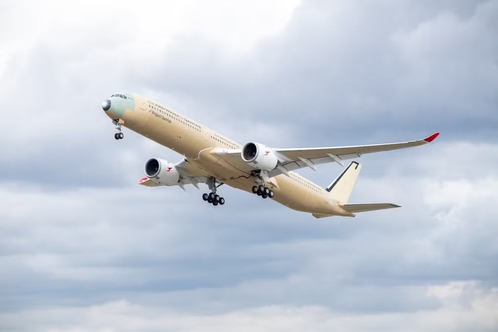 Avião projetado para operar a rota mais longa do mundo faz primeiro voo de teste