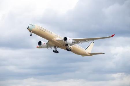 Avião que fará a rota mais longa do mundo completa voo direto de 24 horas
