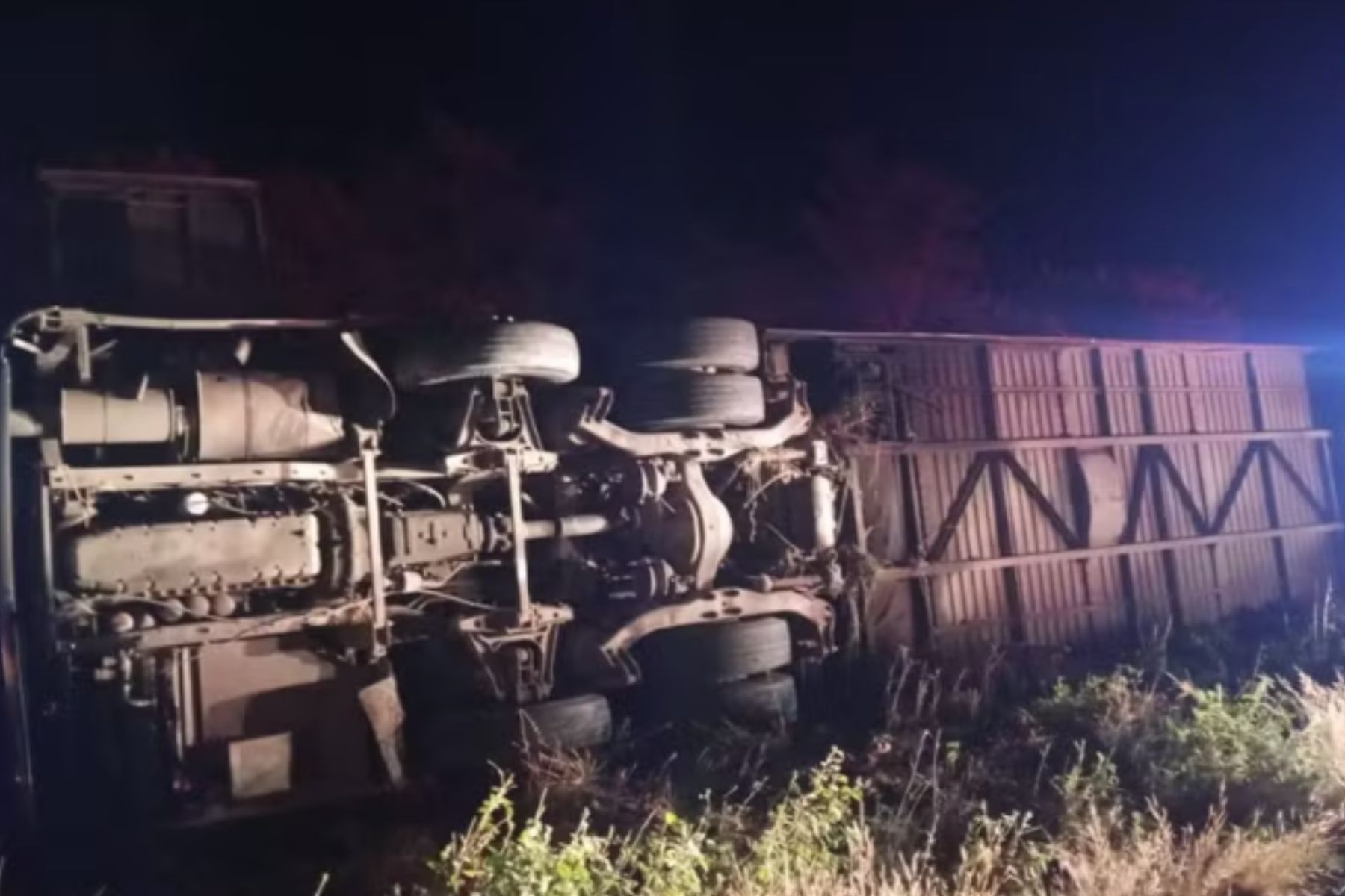 Acidente com ônibus de time de basquete deixa sete mortos no Ceará