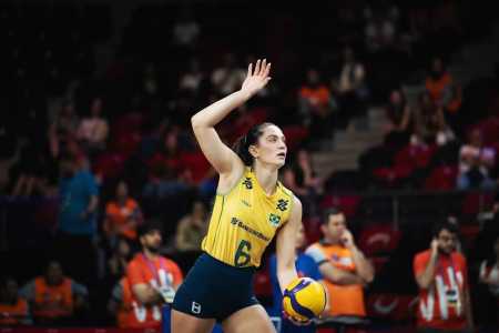 Julia Kudiess em jogo da Liga das Nações
