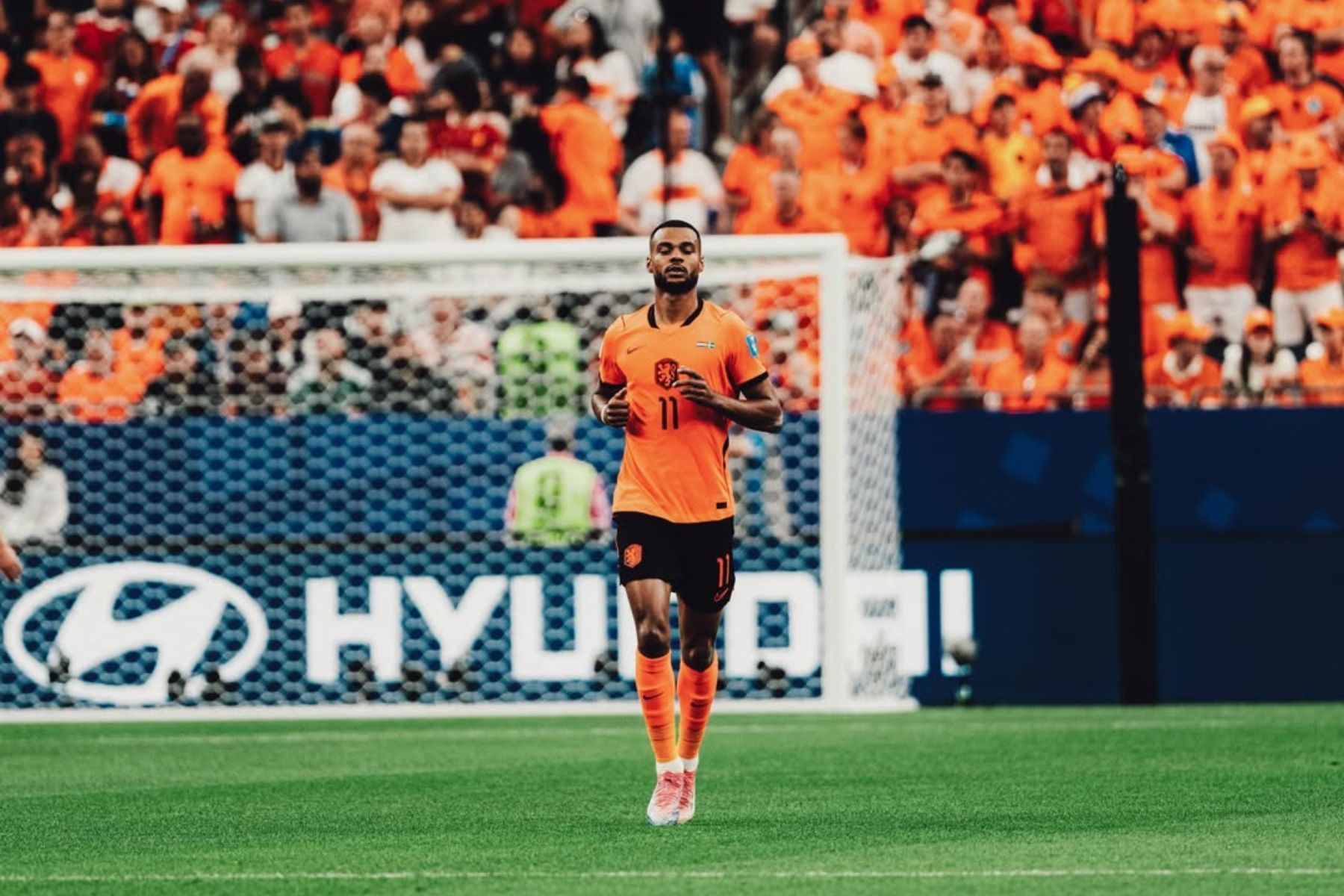 Gakpo perde filho antes de duelo da Holanda na Copa: ‘Momento incrivelmente difícil’