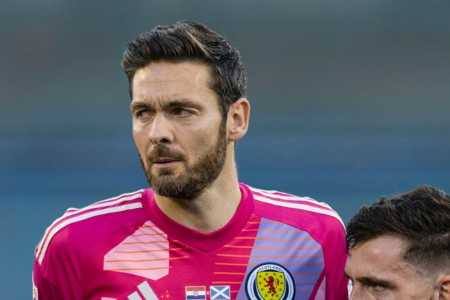 Craig Gordon em jogo pela Escócia em 2024
