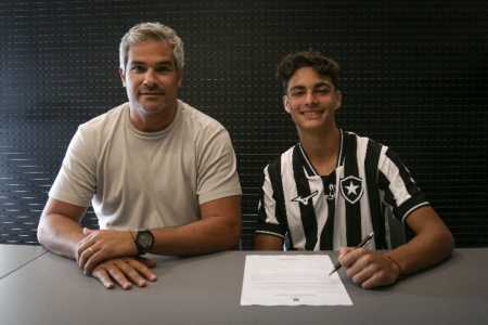 Augusto Oliveira, diretor de futebol de base do Botafogo e o lateral Guilherme Risso