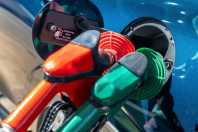 Governo avalia gasolina com 32% de etanol e promete combustível mais barato