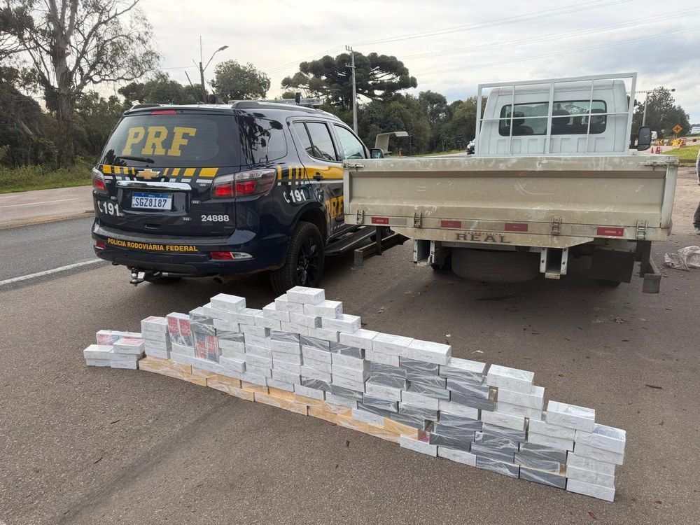 Vídeo: PRF apreende quase 200 celulares escondidos em lugar inusitado de caminhão no Paraná