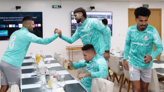 Barboza se reapresenta com elenco do Palmeiras • Cesar Greco/Palmeiras
