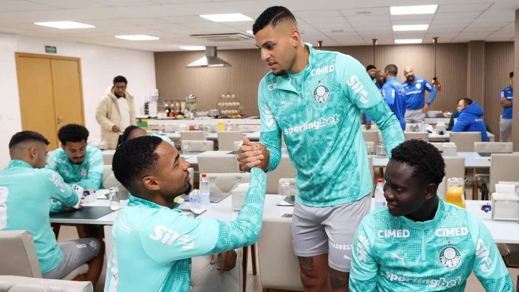 Palmeiras reintegra jogador e ganha reforço para segundo semestre