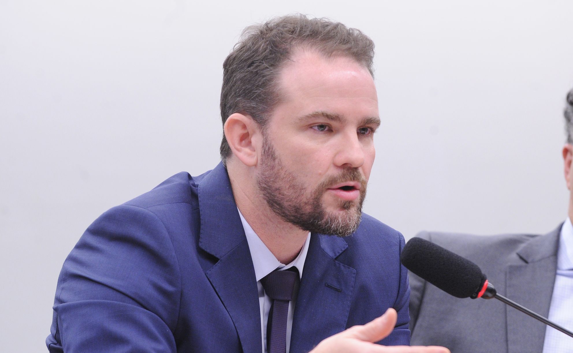 Governo vai propor aumentar o limite do MEI de maneira escalonada até 2028