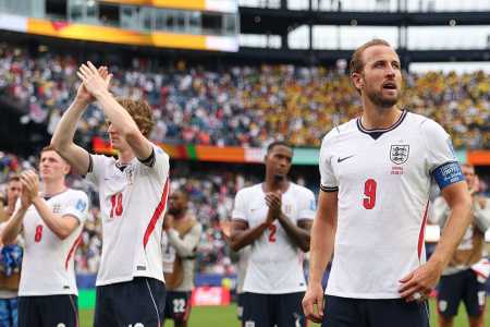 Harry Kane terá companheiros diferentes no ataque