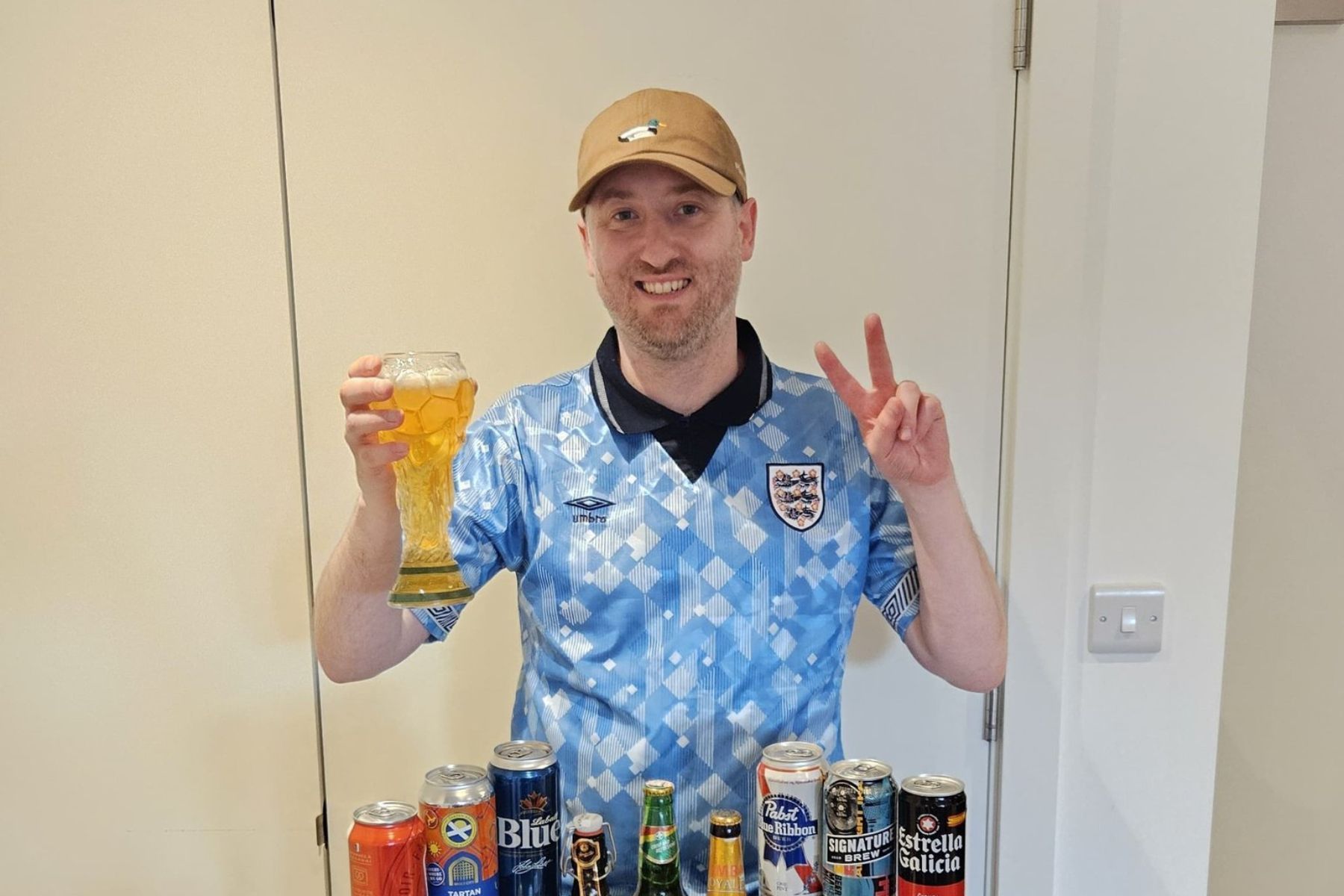 Inglês promete beber cerveja de cada uma das 48 seleções da Copa do Mundo de 2026